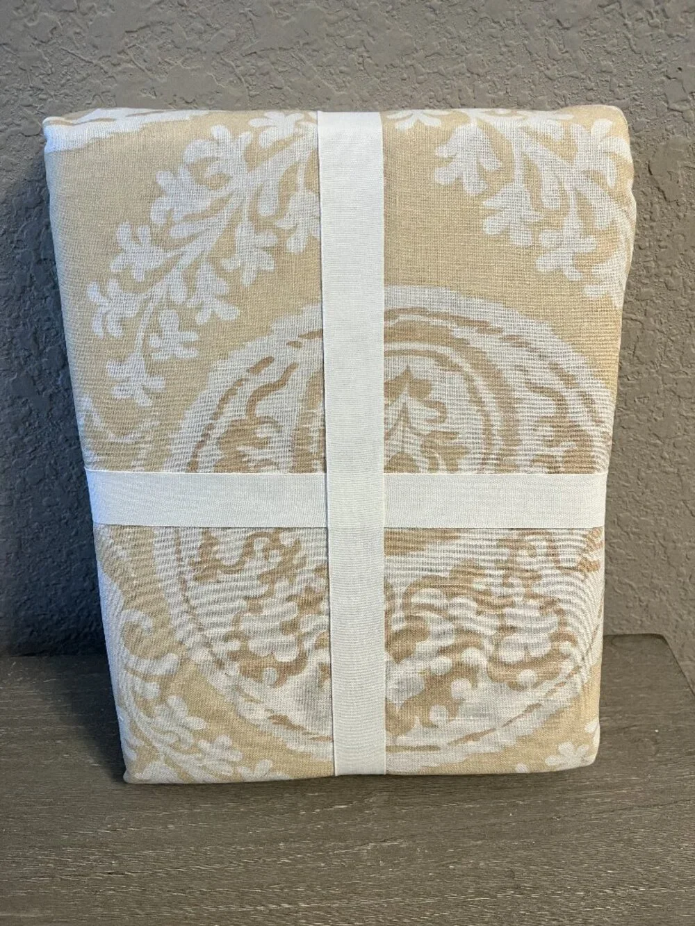 Pottery Barn Lena Medallion Full / Queen Straw Multi Duvet Cover